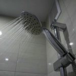 Ինչու է սառը ցնցուղը հաղթում տաք սուրճին առավոտյան արդյունավետության տեսանկյունից. անսպասելի ճշմարտություն սթրեսի մասին inchu-e-sareh-cncugheh-haghthum-takh-surtchin-aravotyan-ardyunavetuthyan-tesankyunic.jpg